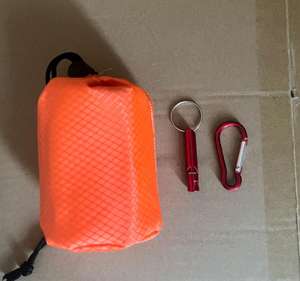 Símbolo de emergencia: Set de silbato y gancho para saco de dormir, ideal para camping, senderismo, montañismo, hipotermia y supervivencia. - Product Image 3