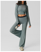 Ensemble de sport rayé 2 pièces pour femme : haut court à manches longues et pantalon taille haute respirant – Tenue décontractée