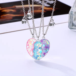 Venta al por mayor nueva moda magnética lindo lentejuelas amor colgante collar color brillante chapado en oro forma de corazón joyería para buenos amigos - Product Image 3