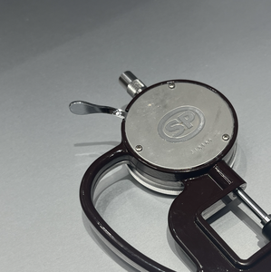 Etiqueta engomada ULTRAVIOLETA de la transferencia de la plata del efecto 3D de encargo Etiquetas de empaquetado impresas 3D rasgón-prueba y impermeables - Product Image 2