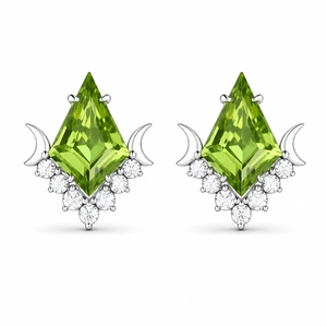 Pendientes de peridoto en forma de abanico, de plata de ley 925 con corte de cometa y detalles de luna creciente, joyería de piedra transparente con diseño de noche estrellada. - Product Image 1