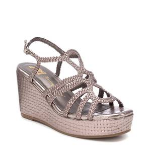 Xti Sandalia con cuña para mujer 144056 Zapatos de verano con plataforma y tiras metálicas doradas - Product Image 2