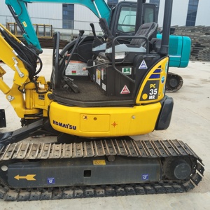 รถขุดมือสอง Komatsu PC35 ลดราคาพิเศษ ชั่วโมงการใช้งานต่ำ ระบบ Zero-Tail Swing น้ำหนัก 3.5 ตัน รถขุดขนาดเล็กจากญี่ปุ่น พร้อมห้องโดยสารแบบปิด - Product Image 6