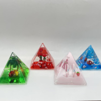 Porte-stylo en acrylique pyramidal personnalisé OEM avec figurine flottante, papeterie de bureau, cadeau promotionnel
