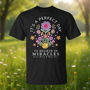Camiseta It's A Perfect Day To Believe In Miracles con diseño floral negro Faith Trust Baby Dust - Product Image 3