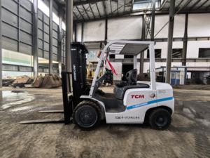 Chariot élévateur d'occasion japonais tcm 3 tonnes fd30 chariot élévateur célèbre japonais TCM 3 tonnes d'occasion diesel FD30 en vente au ShangHai Yard - Product Image 2