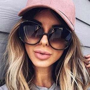 Vente en gros de lunettes de soleil tendance rétro vintage 2021 avec logo personnalisé, grandes montures, verres dégradés, lunettes de soleil rondes surdimensionnées pour femmes - Product Image 1