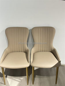 Silla de Comedor de Respaldo Alto Ajustable, Moderna y de Lujo, Tapizada en Cuero Ecológico con Detalles Acolchados y Patas Metálicas Doradas Personalizadas - Product Image 2