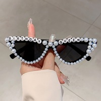 Lunettes de soleil oeil de chat de luxe pour femmes Fashion Party Pearl Heart Frame en bleu rouge jaune UV400 Confortable PC Material