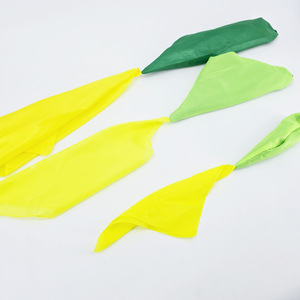 Pañuelo de seda que cambia de cuatro colores, accesorios mágicos mini Kingmagic al por mayor, juguetes para niños y actuaciones interactivas - Product Image 3