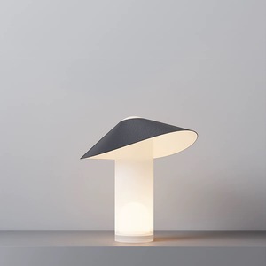 Lampe de table de décoration haut de gamme, style nordique postmoderne, simple, créative et personnalisée, pour salon, chambre et bureau - Product Image 2