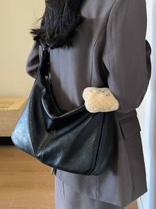 Multi-colored <b>leather</b> <b>large</b>-capacity shoulder bag, sweet style plush charm women's <b>handbag</b> series - Product Image 5