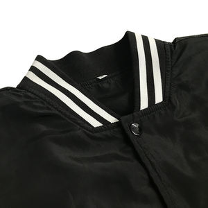 Chaqueta bomber de béisbol bordada satén personalizada para hombre servicio OEM - Product Image 5