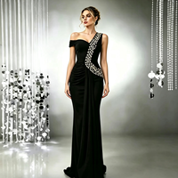 Robe moulante élégante asymétrique à épaule unique pour femme, ornée de cristaux dorés, idéale pour soirée, boîte de nuit ou invitée de mariage