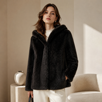 Manteau court chaud à capuche en cuir et laine duveteuse pour femme