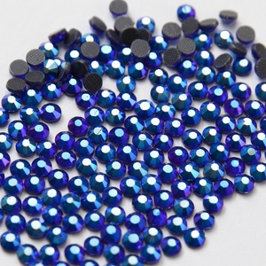 Venta al por mayor Mc de diamantes de imitación de hierro en Strass Rhinestone caliente del arreglo Siam accesorios para bolsos - Product Image 4