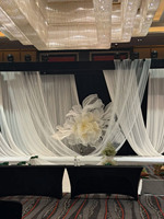 Décoration artisanale J-178 en organza fluide à motif floral géant dégradé pour arrière-plan de cabine photo de cérémonie de mariage en intérieur