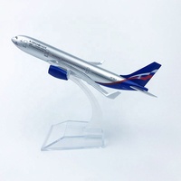 Aereo pressofuso da 16CM e 20CM le compagnie aeree internazionali russe il modello Aeroflot Airbus A330 accetta OEM personalizzato