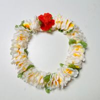 Kalung Bunga Plastik Plumeria Tropis Putih Dengan Aksen Hibiscus Untuk Wisuda, Acara Luau, Liburan Pantai