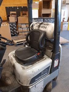 Usine en gros universel en cuir semi-entourant Suspension tracteur siège réglage d'angle étanche doux adulte réglable - Product Image 6