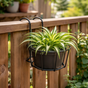 Pot de fleurs suspendu en métal avec finition thermolaquée, style rustique, pour plantes vertes d'extérieur - Product Image 1
