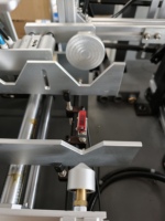 Machine d'impression sérigraphique automatique 1-5 couleurs pour bouteilles avec traitement UV et traitement à la flamme, multi-stations pour impression polyvalente