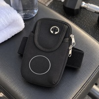 Pochette de bras réglable à scratch, avec panneau arrière en maille respirante et port en silicone pour téléphone portable, idéale pour le marathon et le jogging