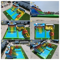 Parc aquatique gonflable géant commercial pour la plage, avec deux piscines à jets d'eau, plusieurs toboggans aquatiques, aire de jeux extérieure pour location estivale