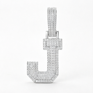 Pendentif lettre J en argent 925 de luxe KIVORA avec micro-pavé de moissanite rond, unisexe, à porter au quotidien - Product Image 3