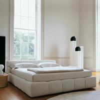 Italienisches Designer-Legebett niedriges Niveau weiß europäisches voll gepolstertes Tufty-Cloud-Bett modernes Luxushotel Queen King-Bettgestell