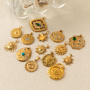 Galería de Amuletos Celestiales |   Colgantes de Acero Inoxidable con Baño de Oro PVD de 18K |   Solares, Zodíacos y Ojo Turco |   Resistente al agua y sin deslustre - Product Image 3