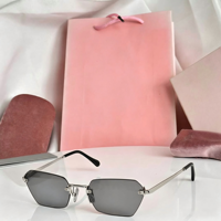 Lunettes de soleil carrées unisexes tendance à monture intégrale en métal, protection UV400, verres dégradés, pour activités de plein air et utilisation à la plage