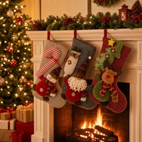 Chaussette de Noël en polyester pelucheux avec motifs Père Noël, Vieil Homme, Élan et Bonhomme de neige, pour cadeaux, décorations de bonbons et pendentif décoratif