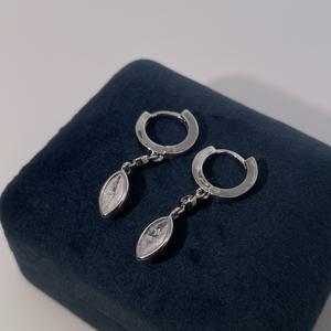 ต่างหูจี้ทองชุบประดับเพชรซิคอนทรงมาร์ควิส ดีไซน์เรขาคณิตทันสมัยสำหรับผู้หญิง จาก Tianyu Gems - Product Image 2