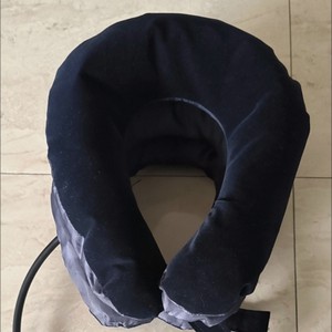 Dispositivo de tracción cervical inflable de un solo tubo con revestimiento interior de PVC engrosado del fabricante, dispositivo portátil para estirar el cuello. - Product Image 1