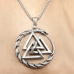 Pendentif triangle Viking en acier inoxydable, design géométrique, collier unisexe 280753 - Product Image 1