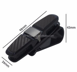 Portaocchiali per Parasole <span class=keywords><strong>Auto</strong></span>, Supporto per <span class=keywords><strong>Occhiali</strong></span> da Sole e da Vista con Clip per Biglietti e Carte - Argento/Nero - Product Image 2