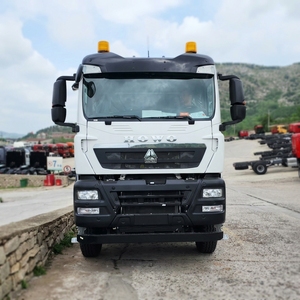 Nouveau Camion Tracteur Sinotruk HOWO TX6x4 à Longue Durée de Vie, Conduite à Droite, pour Logistique Minière et Routière en Zambie et au <span class=keywords><strong>Mozambique</strong></span> - Product Image 2