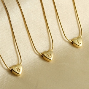 Lincy 26 <span class=keywords><strong>lettere</strong></span> inglesi semplice piccolo cuore ciondolo collana a forma di <span class=keywords><strong>amore</strong></span> iniziale a Z in acciaio inox spina di pesce collana - Product Image 2