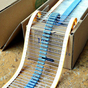 Faible MOQ 1/4W 1/2W 1/8W 1W 2W 3W 1.3 13 130 1.3K 13K <span class=keywords><strong>130K</strong></span> 1.3M Ohm Résistance à film métallique - Product Image 3