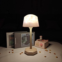 Lampe de table rechargeable à projection d'ondulations d'eau au design créatif transfrontalier, lumière douce réglable, veilleuse pour chambre à coucher et sommeil
