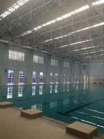 Toit de bâtiment commercial avec structure spatiale préfabriquée Structure en acier pour toit de piscine intérieure