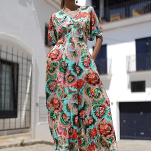 Mono Corto de Manga Corta con Escote Profundo en V Plisado para Mujer, Personalizado, 100% Rayón Voile, Talla Grande - Product Image 3