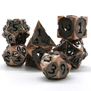 Juego de Dados Poliédricos de Metal Hueco Mágico Personalizado de 7 Piezas para Juegos de Rol/Juegos de Mesa - Product Image 1