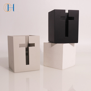 โถเทียนทรงเหลี่ยมพร้อมไม้กางเขนทำจากซีเมนต์สีดำสีขาวมีเอกลักษณ์สไตล์นักบุญ - Product Image 3