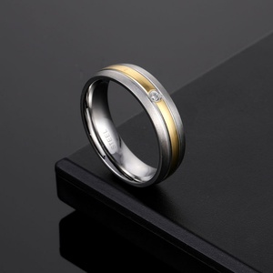 Bague de fiançailles et de mariage simple à deux tons, plaquée argent et or, avec strass et zircon blanc, à prix compétitif - Product Image 5