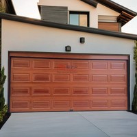 Porte de garage sectionnelle en aluminium à grain de bois personnalisé avec petits fenêtres transparentes, porte de villa automatique certifiée CE
