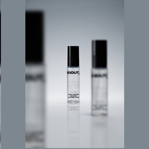 Fixateur de maquillage longue tenue pour une utilisation toute la journée, formule légère, hydratante, respirante et anti-brillance pour un fini spray fixateur. - Product Image 1