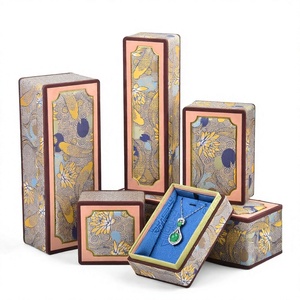 Caja de embalaje para gemas de 12 piezas, de acrílico transparente con patrón floral en relieve, para anillos con piedra simple y diamantes sin engastar - Product Image 3