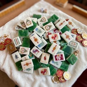 Juego de Fichas de Mahjong Acrílicas Ecológicas Portátiles de Color Verde Esmeralda, Diseño Clásico del Viento del <span class=keywords><strong>Norte</strong></span>, <span class=keywords><strong>Sur</strong></span>, <span class=keywords><strong>Este</strong></span> y <span class=keywords><strong>Oeste</strong></span> - Product Image 4